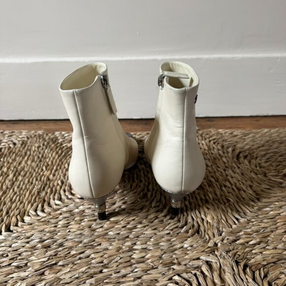 Chanel CC logo Black and White round toed boots - Picture 7 of 7